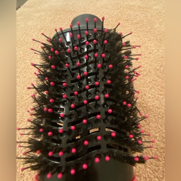 Revlon Hair Brush - Gently used & Perfect condition - Picture 4 of 4